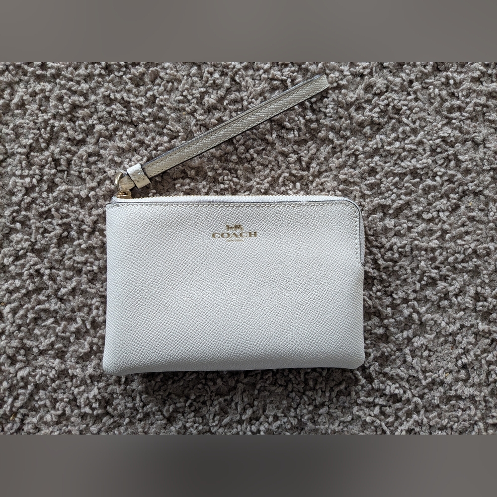 Coach Wristlet in Chalk/Gold